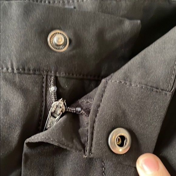 J. Crew Men's 31 Black Flat Front Tailored Shorts 7" Inseam - Picture 3 of 4